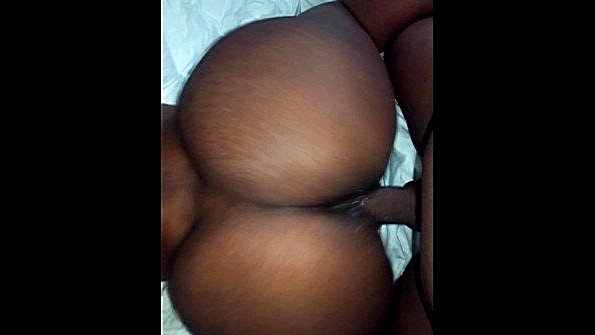 Студентка трахается в постели в позе 69