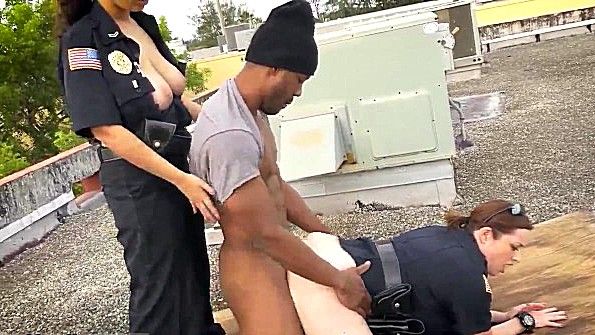 Умиротворяющие ласки девушки перерастают в бурный трах