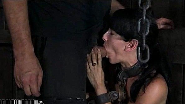 Чешская красавица откладывает семя в свою мокрую пизду