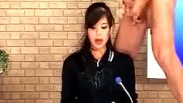 Он не дал мисс лежать у бассейна и быстро занялся с ней сексом