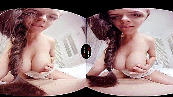 Пышногрудая баба активно занимается сексом с мужчиной