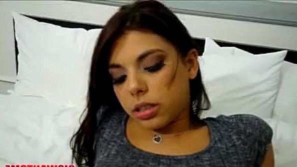 Сын видел, как его мать занималась сексом со своей подругой и спала с ними