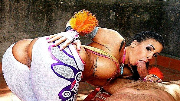 Служанка кормила мужчин и спала с ними