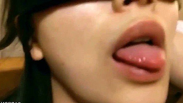 Я делаю вид, что не вижу смысла в разговоре, и приступаю к ее сексу