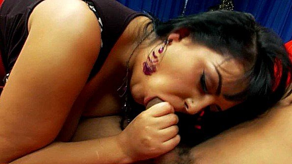 Шлюха умело дрочит член мужика, пока он не кончит