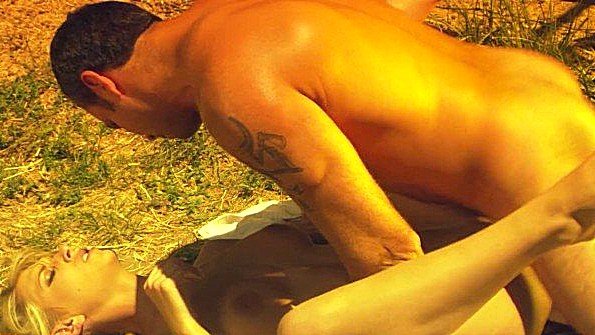 Антикварный массаж и секс на диване