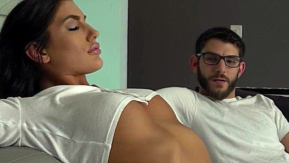 Он раздевает сучку по кусочкам и трахает ее всеми возможными способами