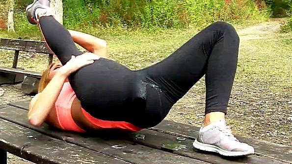 Сучка трахается с чернокожим парнем и получает огромное удовольствие