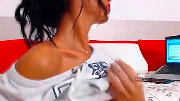 Она связывает клиента во время массажа и играет с его фаллосом