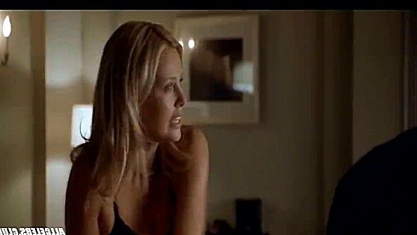 Латиноамериканка интересуется мускулистым мужчиной и трахается с ним в спортзале