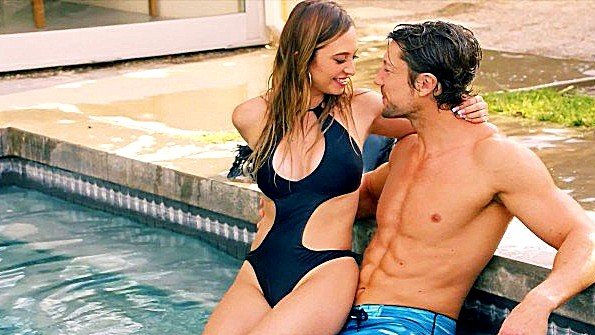 Массаж девушки продолжается ласками трибада