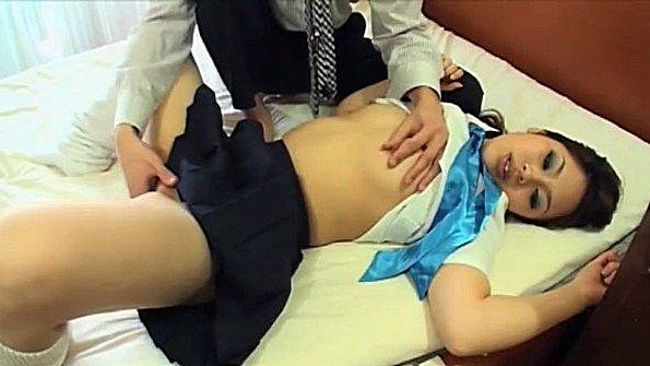 Блондинка лишена возможности играть с дилдо и получать удовольствие