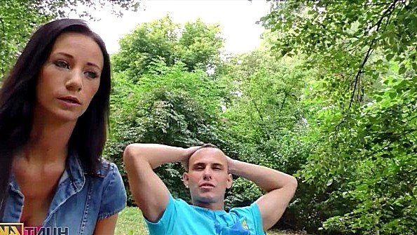 Мисс сделала парню минет и оглушил его