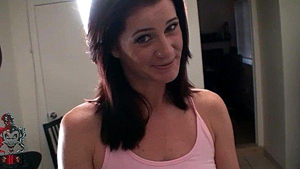 Биди жадно совокупляется с парнем на кровати