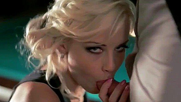 Мисс безрассудно трахает своего любовника