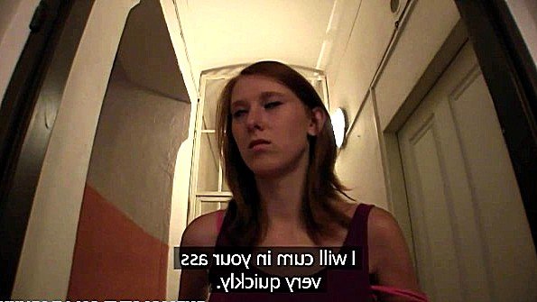 Взрослая женщина в интимной одежде лишена возможности страстно ласкать себя и кончать