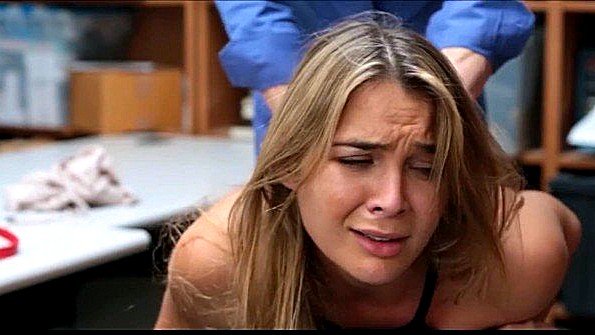 Фигуристая блондинка пробует анальный секс ради клипа номер один в кастинге