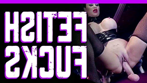 Замужняя женщина наблюдает, как ее муж занимается сексом с другой взрослой женщиной, и присоединяется к нему