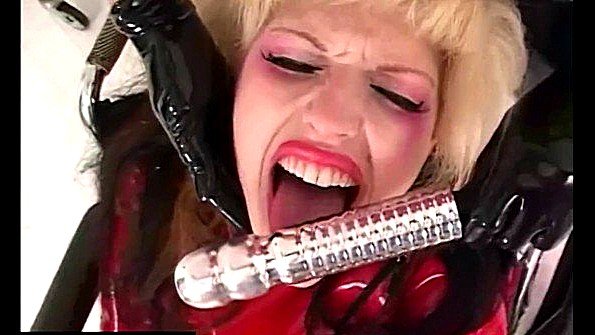 Три кокетки занимались сексом в постели