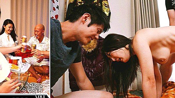 Трахнуть галстук и подвесить раба в ротовой полости