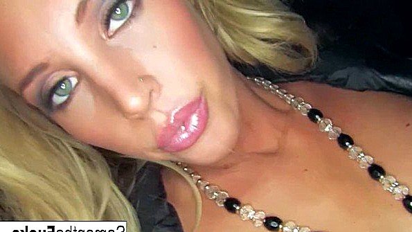 Молодая развратница соблазняет мужчину на тренажере