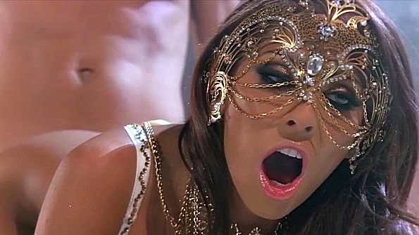 Мастер заставил меня лизать ей ноги и пизду