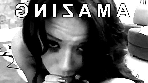 Мать показывает сыну свою грудь и готова сосать его член