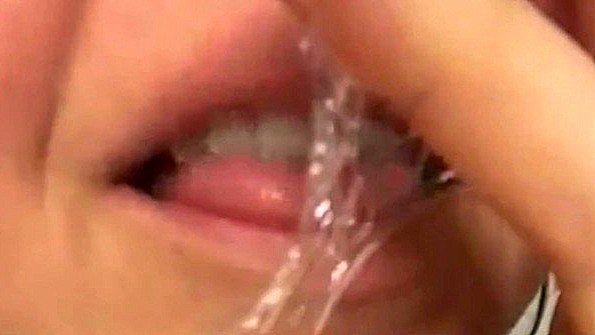 Отпрыск шлюха быстро трахается ради спермы