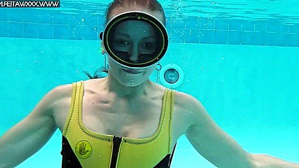 Парень умоляет девушку заняться с ним сексом, как богатый человек