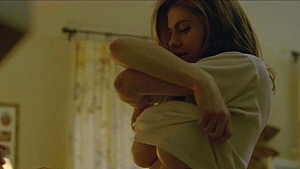 Мокрая подружка срочно трахается