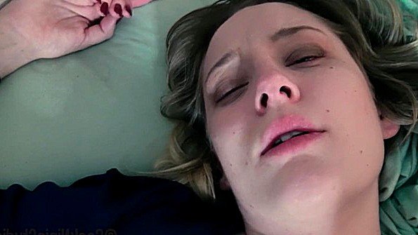 Кокетливая мисс хочет, чтобы богатый человек занялся сексом со своим приятелем ради страсти