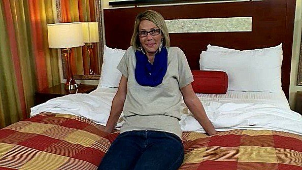 Анальный секс с рыжей шлюхой в чулках