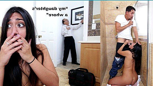 Служанка трахает хозяина в его офисе