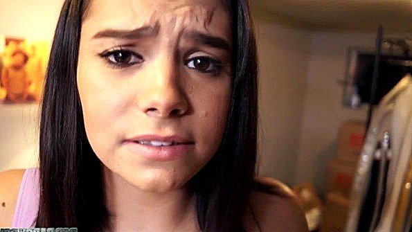 Толстая взрослая женщина принуждает чернокожего мужчину трахаться в разных позах