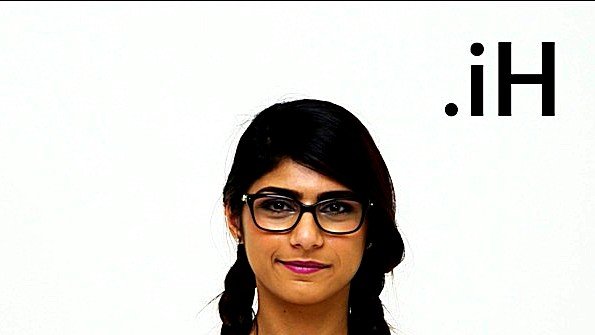 Стриптизерша трахает женщину на политической вечеринке, пока они не разозлятся