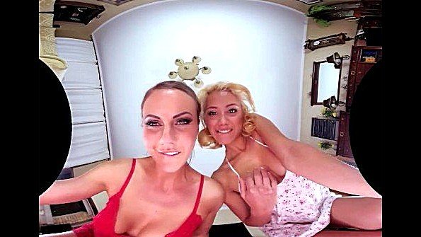 Потомство чернокожей взрослой самки готово к страстному сексу