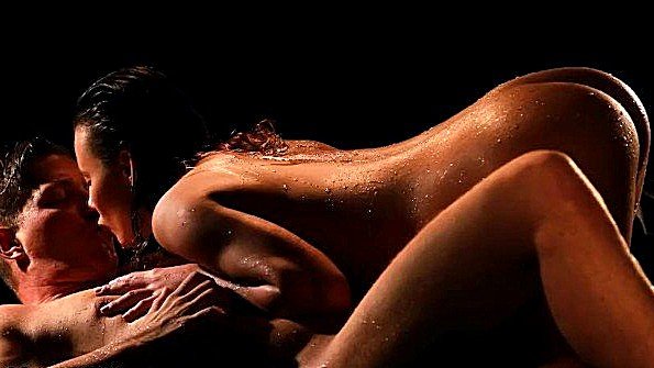 Мускулистые любительские упражнения голыми