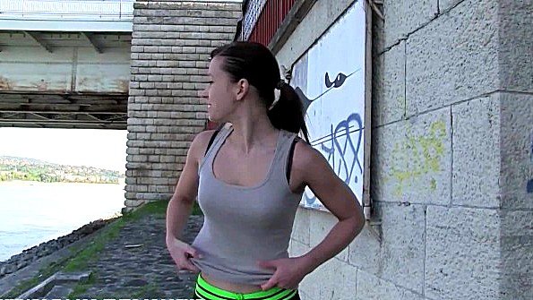 Грудастая детка лишается тела и занимается сексом