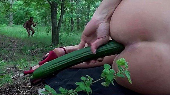 Возбужденная блондинка засыпает вместе, трудно в заднице