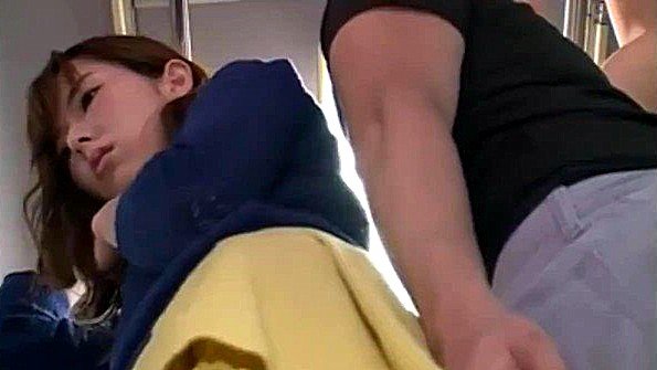 3 возбужденные шлюхи занимаются групповым сексом