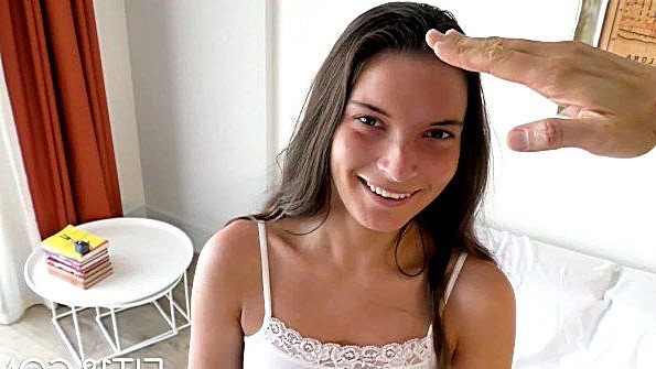 Пьяный отчим вернул своей дочери анальную девственность