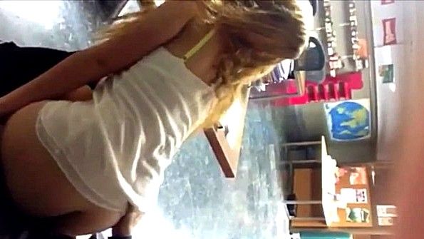 Женщина-агент порнографии судится с мисс сексуального характера