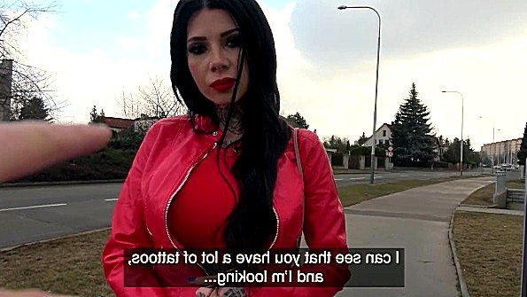 Я валяюсь в библиотеке между уроками, и там все равно никого нет