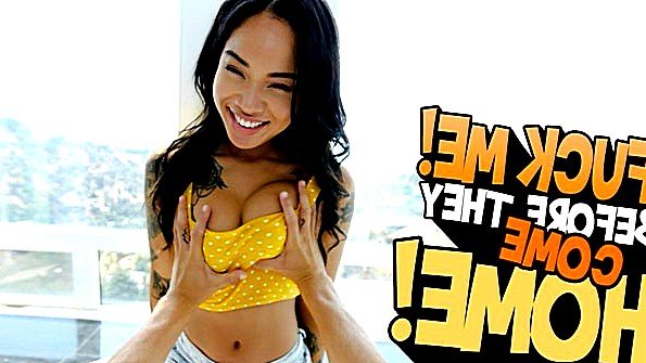 Кокетливая стриптизерша активно трахается с парнем