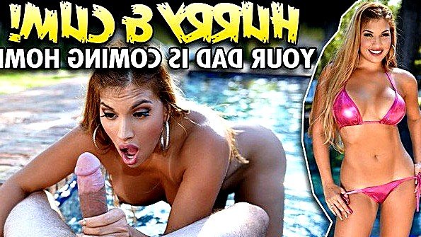 Старая взрослая женщина хочет раздеться и начать мастурбировать