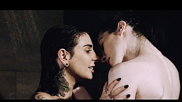 Две сестры трахаются с чернокожим парнем на фотокамеру