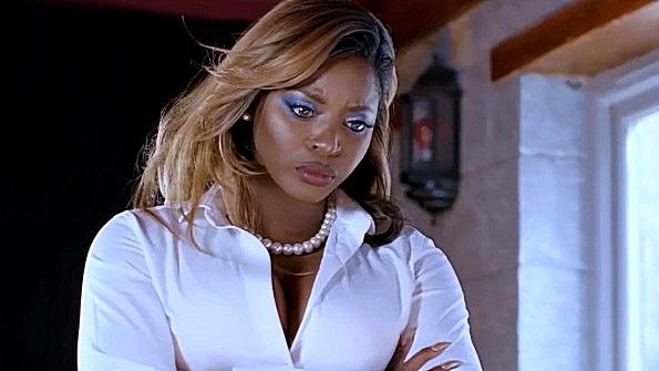 Массажист действительно беспокоит клиентку и трахает ее