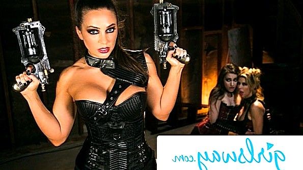 Возбужденная сучка трахается в развратных колготках