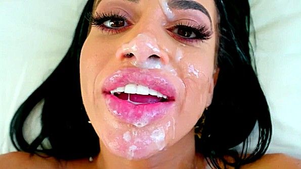 Красивая порнография с фамильярностью и ласками во время секса