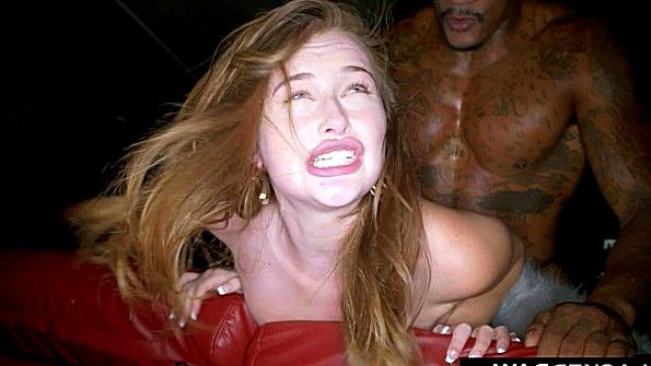 Бесстыдная мать умело соблазняет сына на секс